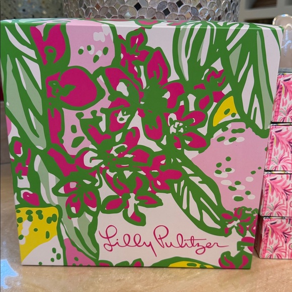 Set of 5 Lilly Pulitzer Gift Boxes - Picture 2 of 5